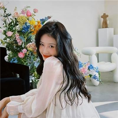 葡萄架下的女神